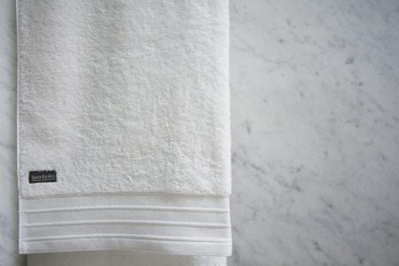 luxe towels in white colour
