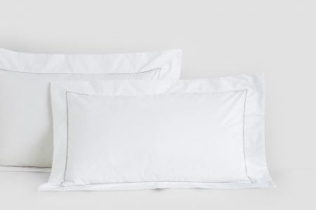 percale tailored pillow cases in white with silver piping