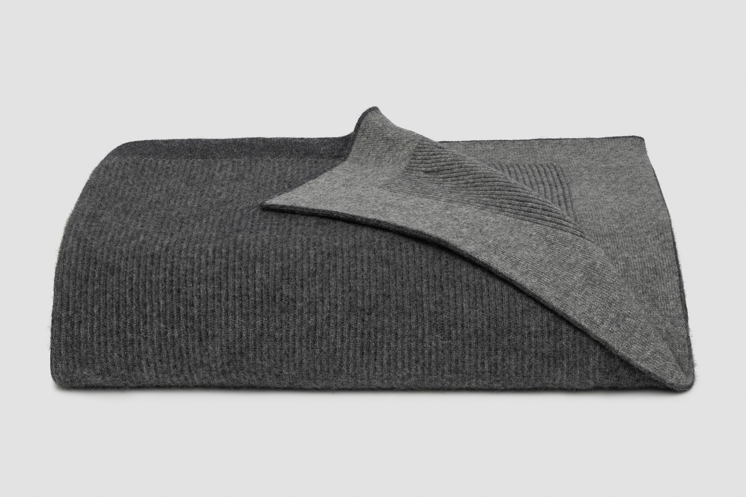 reversible rib blanket in grey/pale grey colour