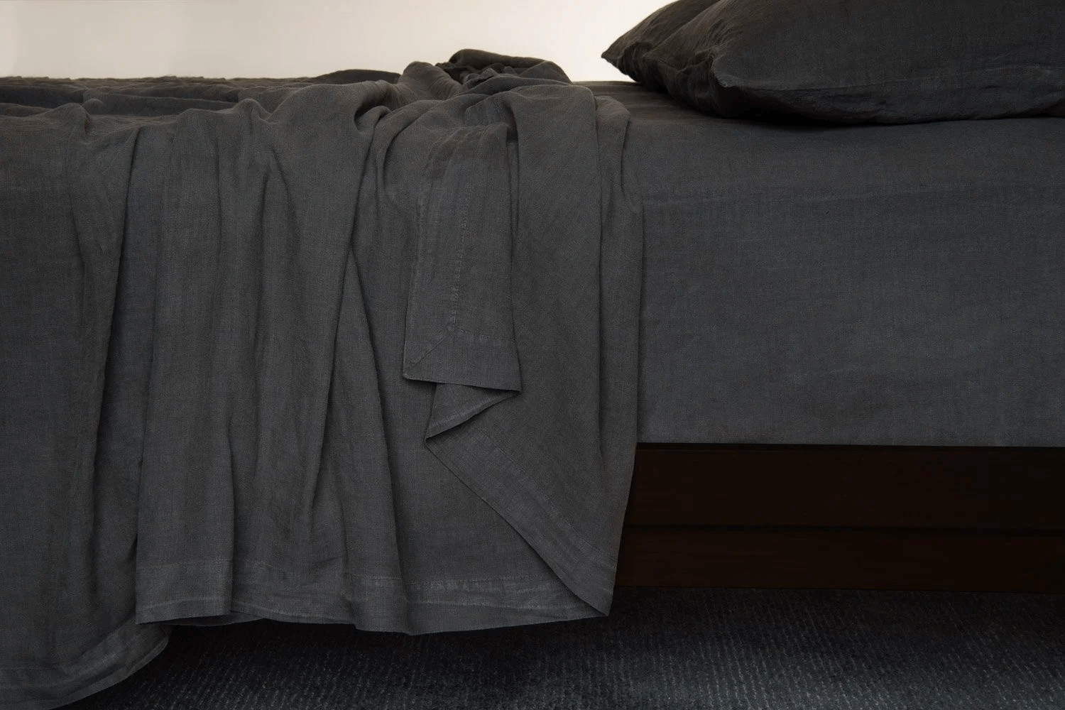 Belgian linen sheets in Charcoal