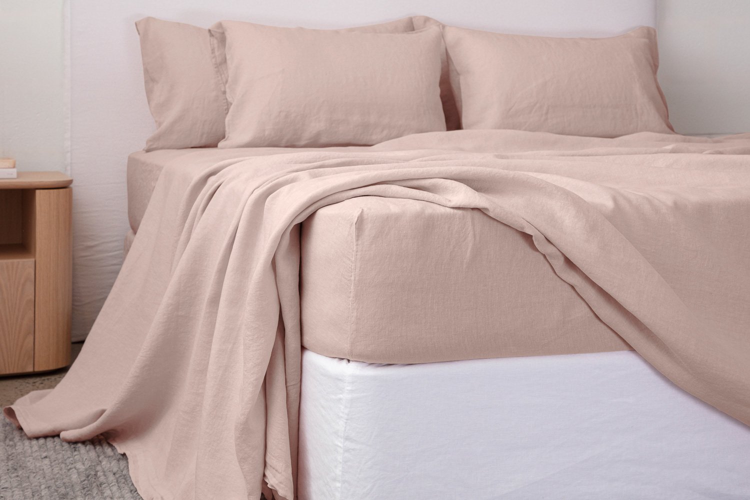 linen fitted sheet in blush colour