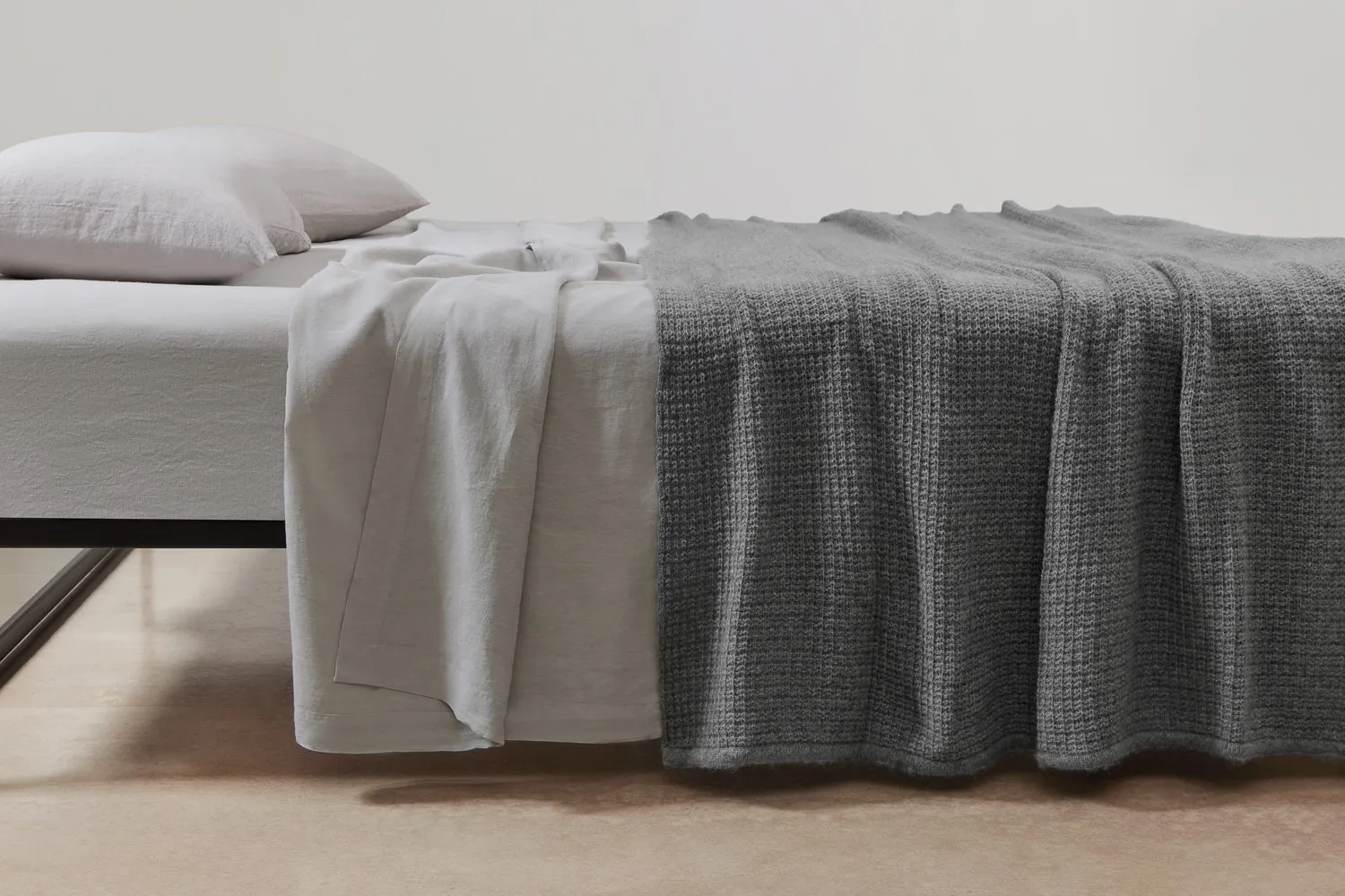chunky box throw in pale grey colour