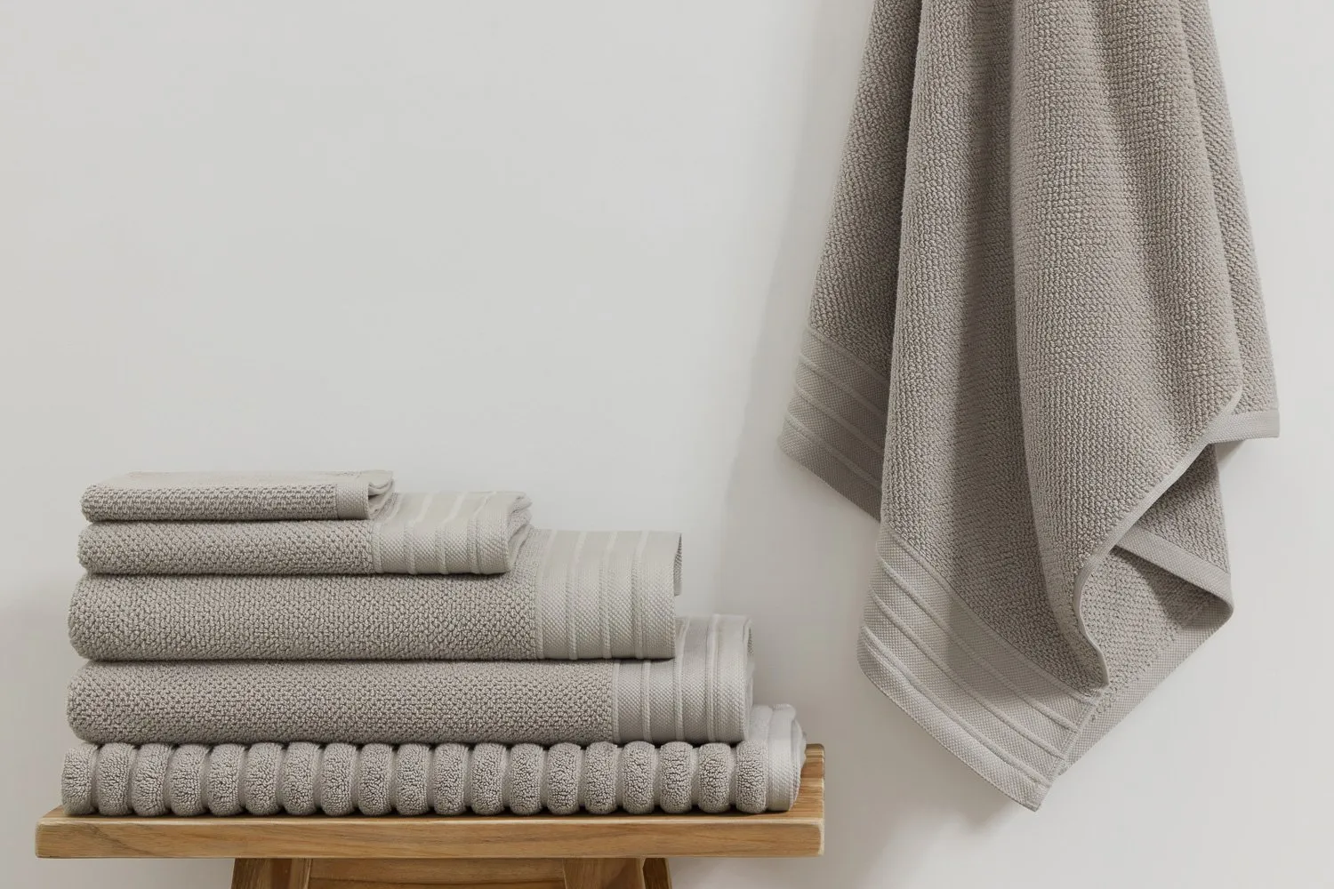 jacquard towel in linen colour