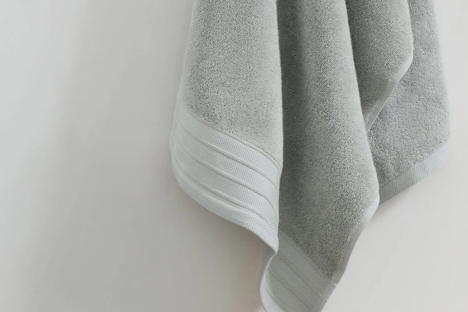 luxe hand towel in dove colour