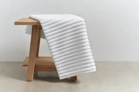 ribbed bath mat in white colour