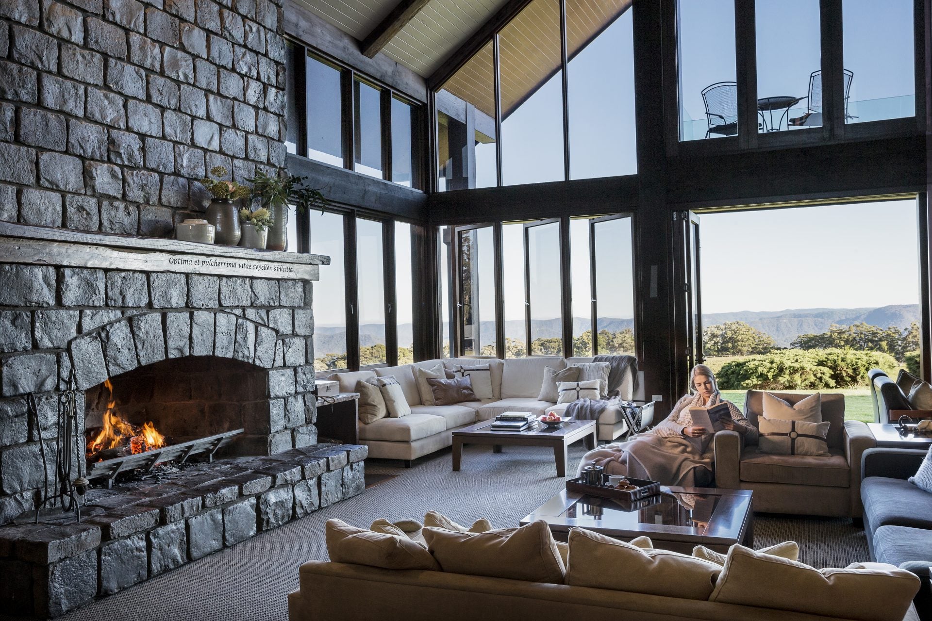 Sustainable Design for a Cosy Winter Home: Warmth, Texture, and Timeless Style