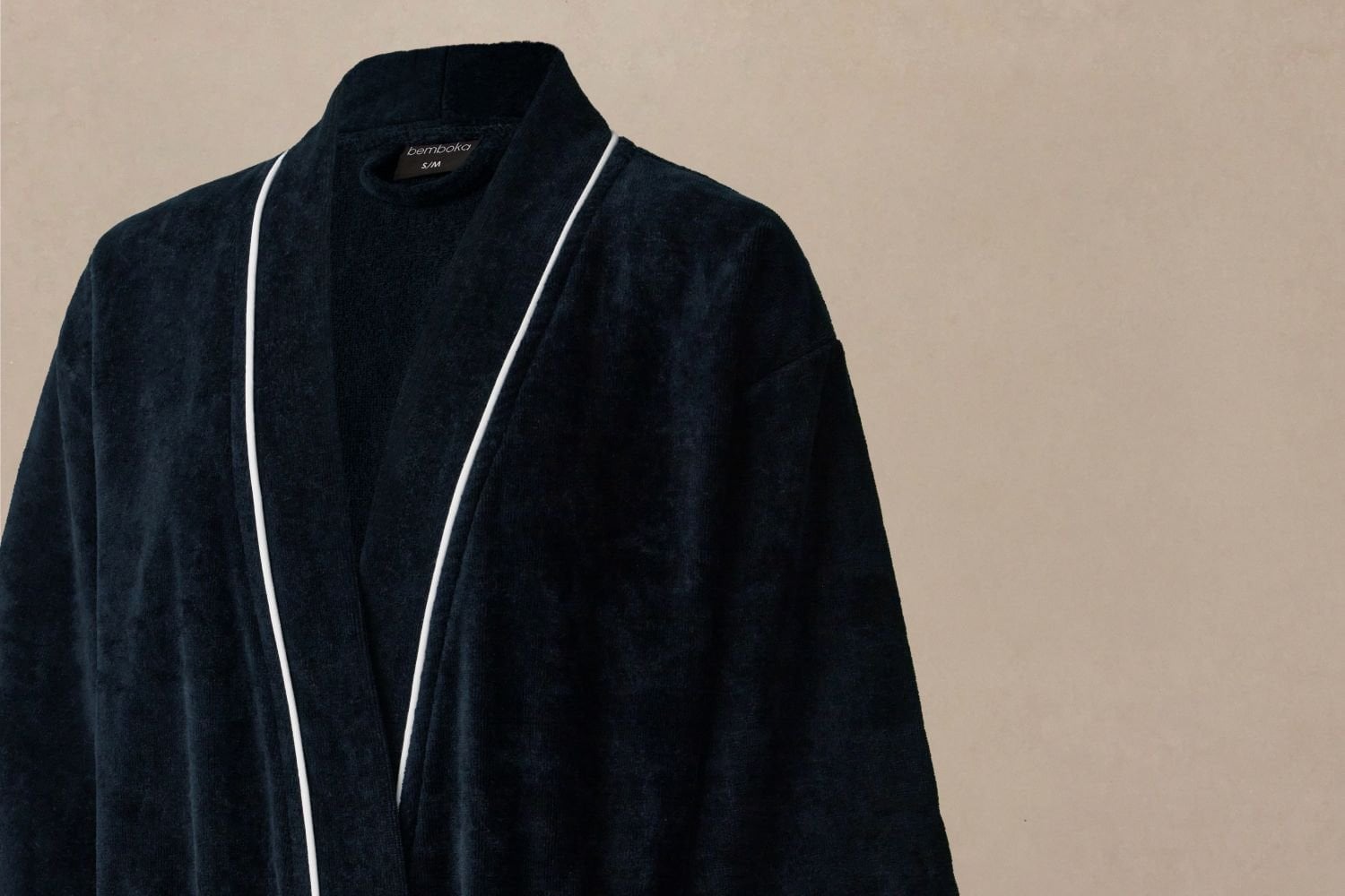 cotton velour robe in black/white piping