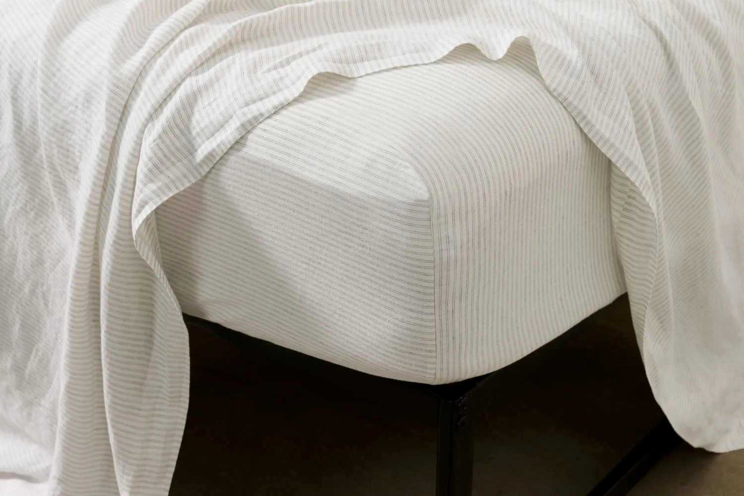 linen fitted sheet in pinstripe