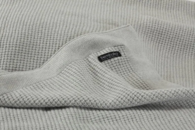 pure italian cashmere small box throw in oyster