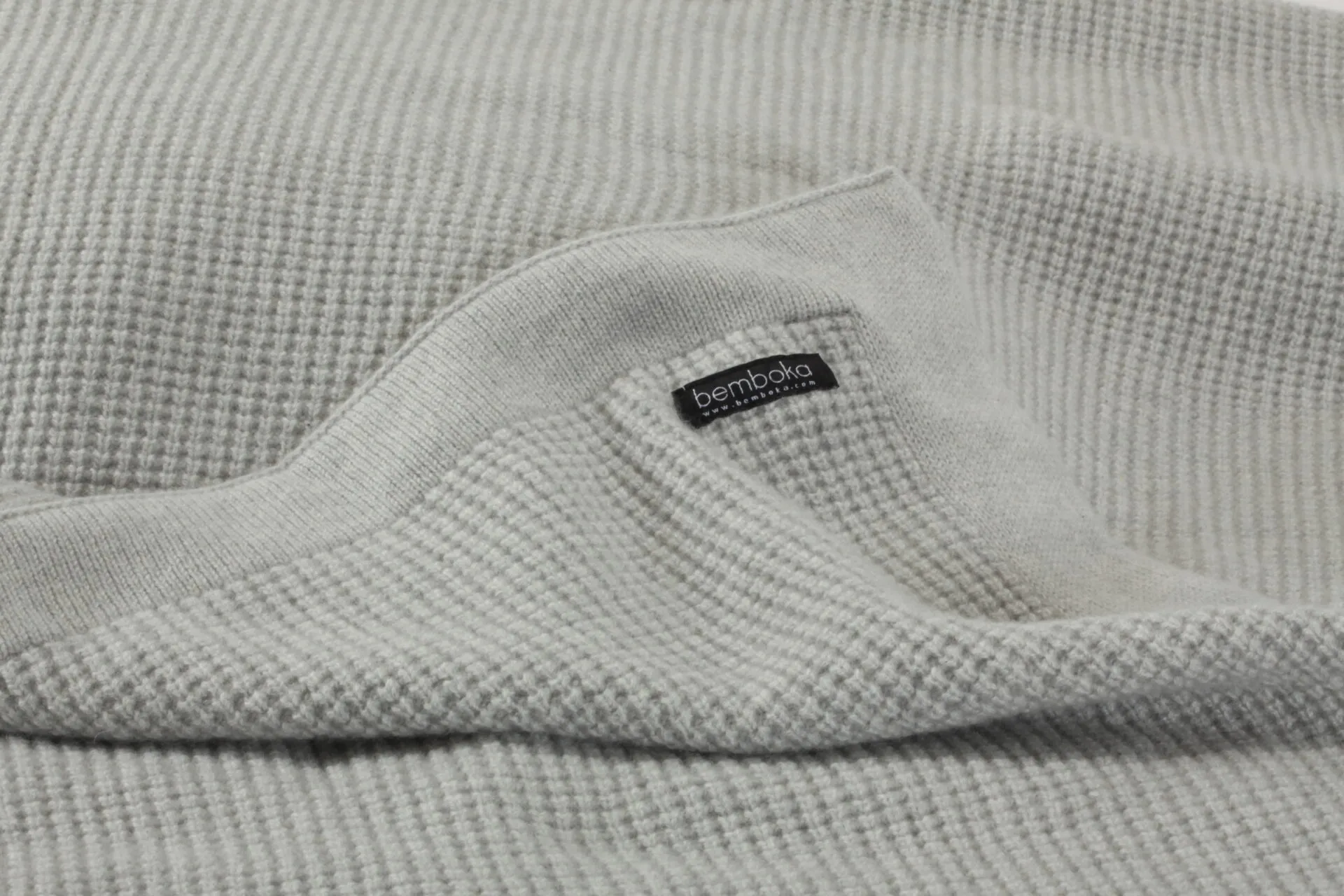 pure italian cashmere small box throw in oyster