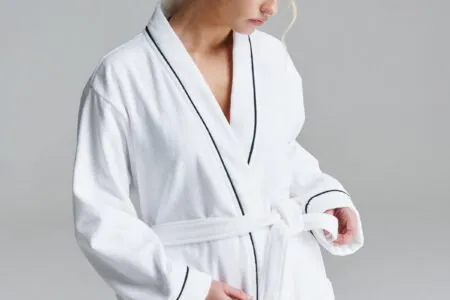 cotton velour bathrobe in white/black