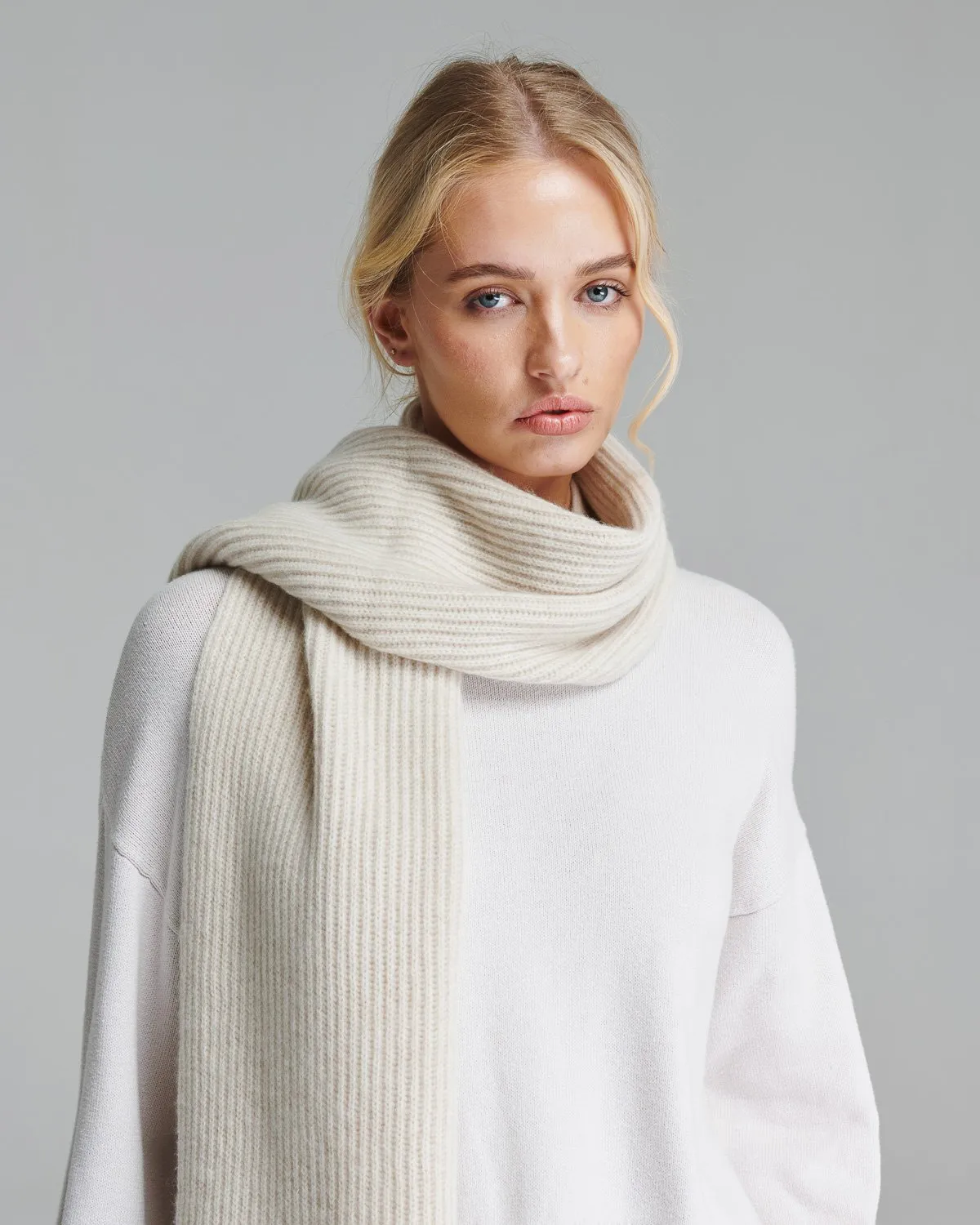 ribbed italian cashmere scarf in sand